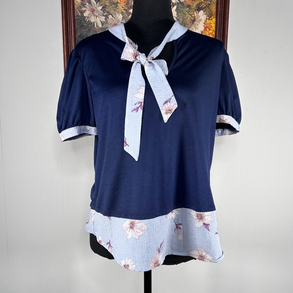 Faith & Joy Shortsleeve Blouse Top Women's Small Blue Floral w/ Ribbon Casual